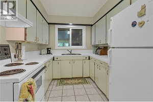 1358 Cherry Crescent E - Photo 18