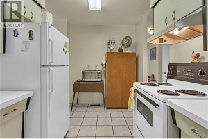 1358 Cherry Crescent E - Photo 19
