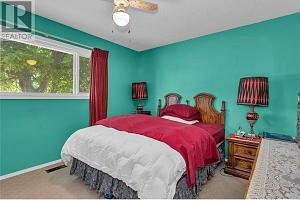 1358 Cherry Crescent E - Photo 20