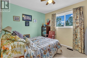 1358 Cherry Crescent E - Photo 22