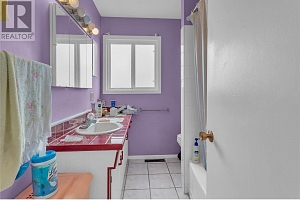 1358 Cherry Crescent E - Photo 24