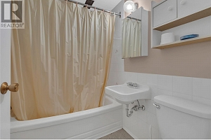 1358 Cherry Crescent E - Photo 28