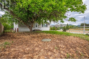 1358 Cherry Crescent E - Photo 3