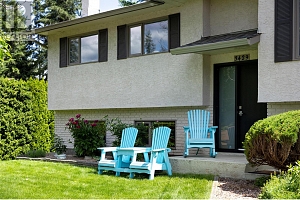 3429 Larch Drive - Photo 2