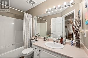 5817 Victoria Street - Photo 18