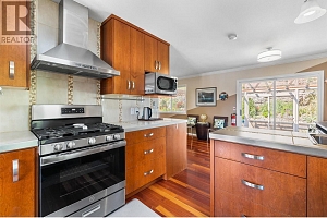1056 Caledonia Way - Photo 16