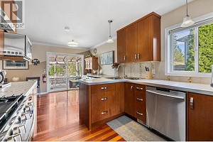 1056 Caledonia Way - Photo 17