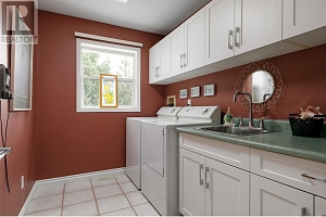 1043 Caledonia Way - Photo 18