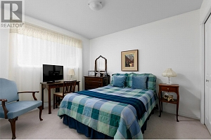 1043 Caledonia Way - Photo 32