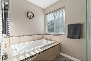 6046 Jackson Crescent - Photo 36