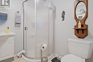 5882 Victoria Street - Photo 24