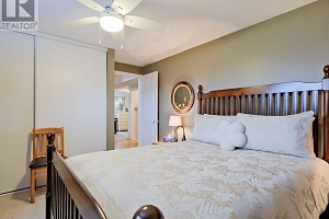 5882 Victoria Street - Photo 32
