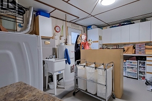 5882 Victoria Street - Photo 34