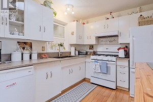 5882 Victoria Street - Photo 6