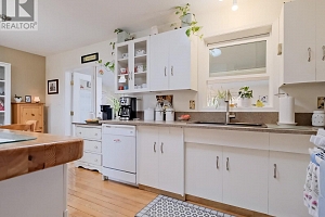 5882 Victoria Street - Photo 8