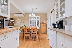 5882 Victoria Street - Photo 9