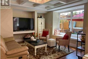 1009 Lawrence Avenue - Photo 3