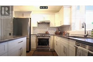 1023 Lawrence Avenue - Photo 6