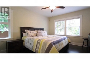 1023 Lawrence Avenue - Photo 9