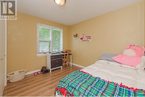 729 Stanley Avenue - Photo 18