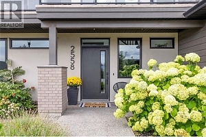 2558 Crown Crest Drive - Photo 2