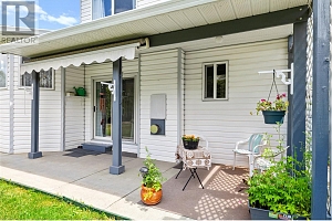 378 McTavish Crescent - Photo 2