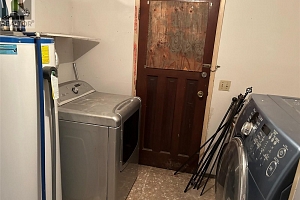 2571 Lakeshore Road - Photo 19