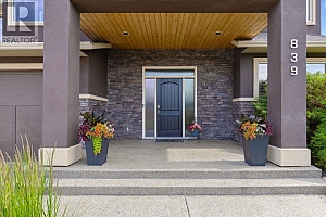 839 Clarance Avenue - Photo 2