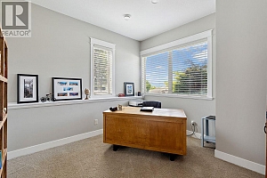 839 Clarance Avenue - Photo 40
