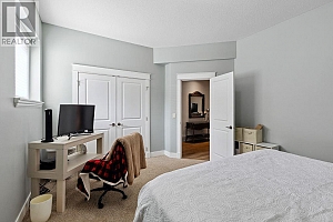 839 Clarance Avenue - Photo 44