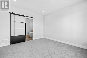 1018 Emslie Street - Photo 35