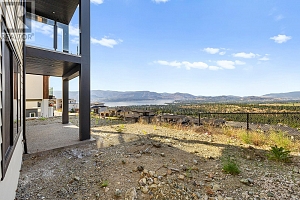 1018 Emslie Street - Photo 4