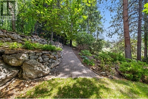 2087 Lillooet Court - Photo 47