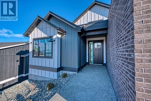1066 Emslie Street - Photo 18