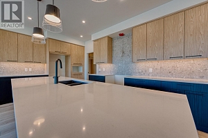 1066 Emslie Street - Photo 28
