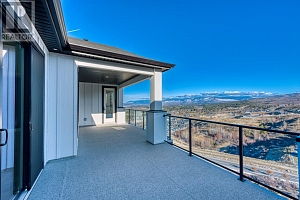 1066 Emslie Street - Photo 37