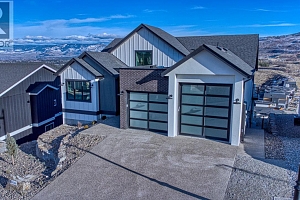 1066 Emslie Street - Photo 4