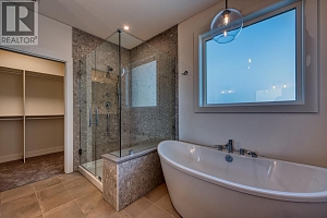 1066 Emslie Street - Photo 43