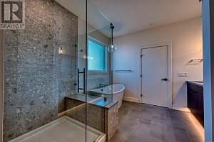 1066 Emslie Street - Photo 44