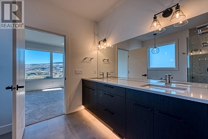 1066 Emslie Street - Photo 46
