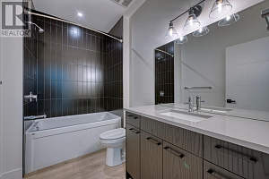 1066 Emslie Street - Photo 47