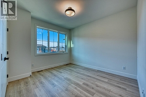 1066 Emslie Street - Photo 48