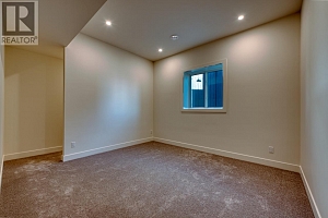 1066 Emslie Street - Photo 49