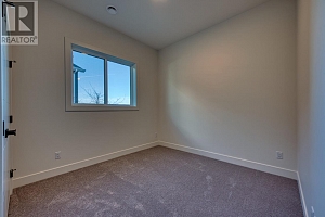 1066 Emslie Street - Photo 51
