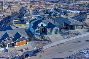1066 Emslie Street - Photo 6