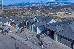 1066 Emslie Street - Photo 7