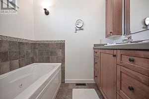 7998 Okanagan Landing Road - Photo 67
