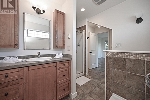 7998 Okanagan Landing Road - Photo 68