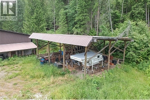 1538 Highway 6 - Photo 4