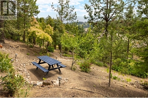 1068 Caledonia Way - Photo 32